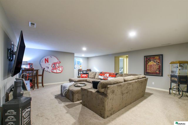 7912 S 185 Street, Omaha, NE 68136