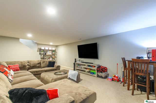 7912 S 185 Street, Omaha, NE 68136