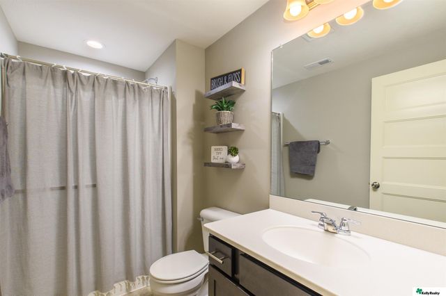 7912 S 185 Street, Omaha, NE 68136