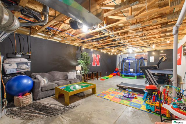 7912 S 185 Street, Omaha, NE 68136