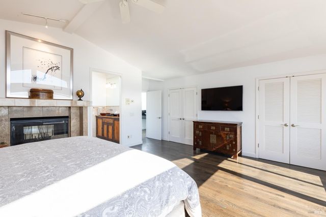 300 Sanderling Ct, Bodega Bay, CA 94923