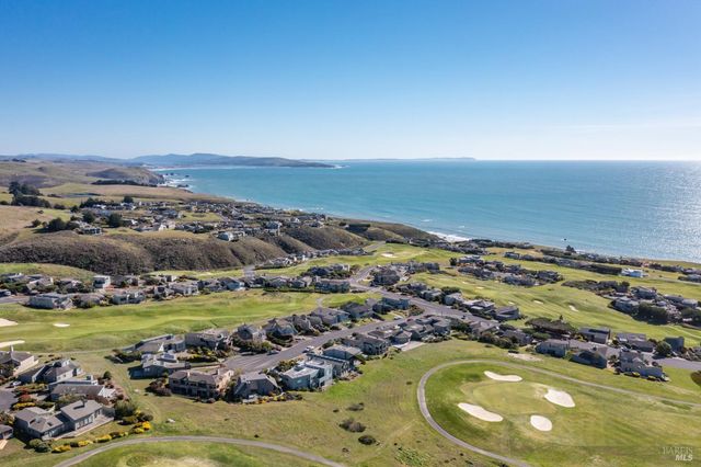 300 Sanderling Ct, Bodega Bay, CA 94923
