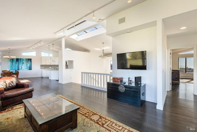 300 Sanderling Ct, Bodega Bay, CA 94923