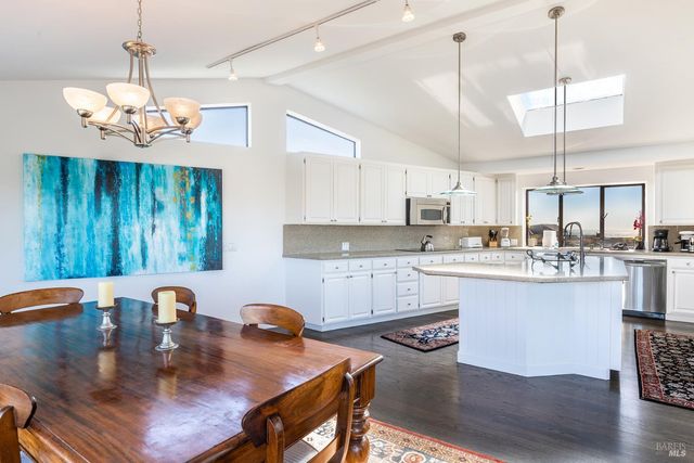 300 Sanderling Ct, Bodega Bay, CA 94923