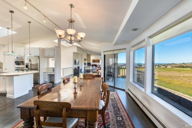 300 Sanderling Ct, Bodega Bay, CA 94923