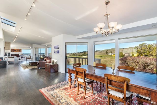 300 Sanderling Ct, Bodega Bay, CA 94923