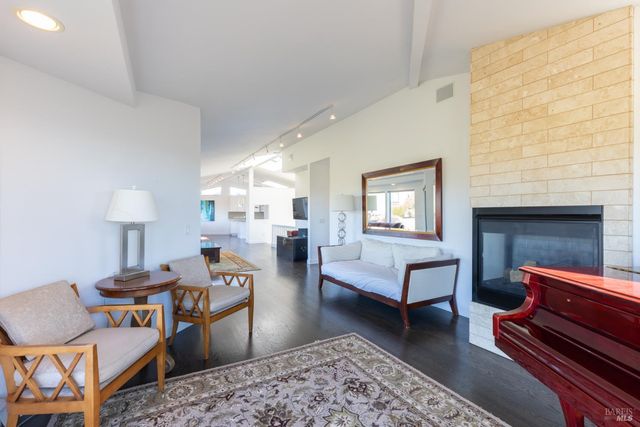 300 Sanderling Ct, Bodega Bay, CA 94923