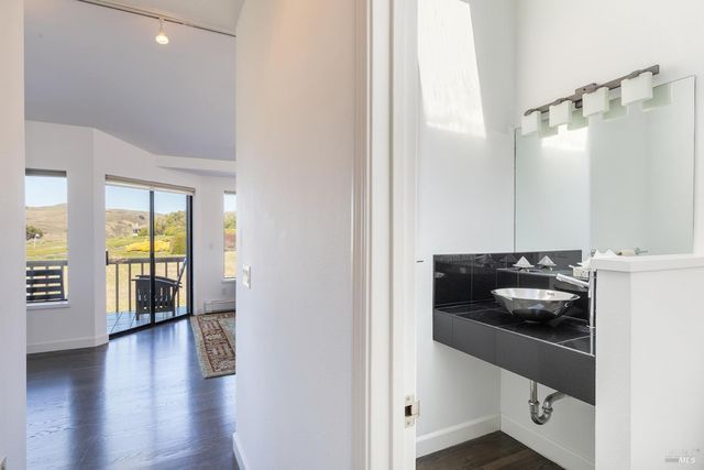 300 Sanderling Ct, Bodega Bay, CA 94923