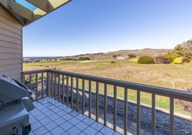 300 Sanderling Ct, Bodega Bay, CA 94923