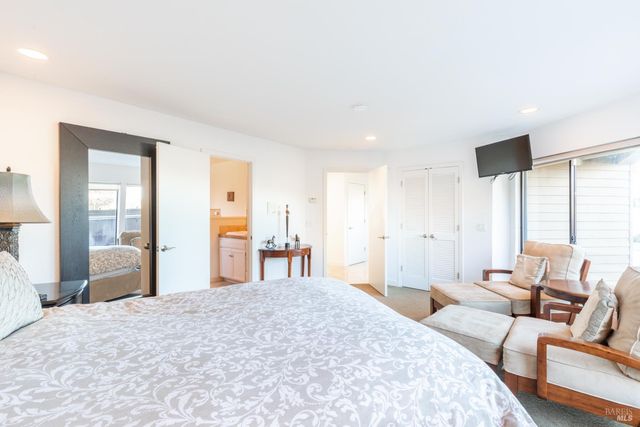 300 Sanderling Ct, Bodega Bay, CA 94923