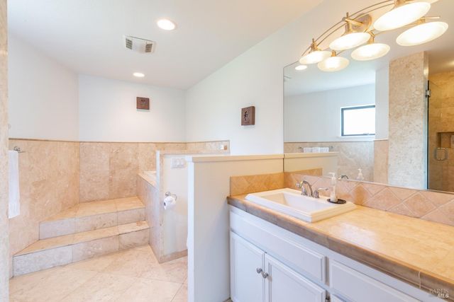 300 Sanderling Ct, Bodega Bay, CA 94923