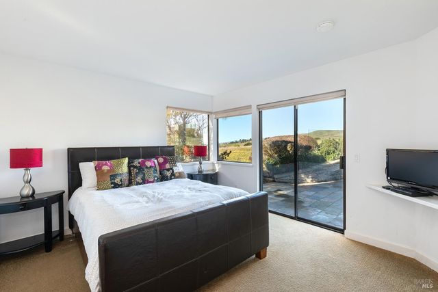 300 Sanderling Ct, Bodega Bay, CA 94923