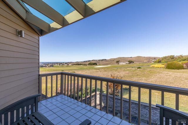 300 Sanderling Ct, Bodega Bay, CA 94923