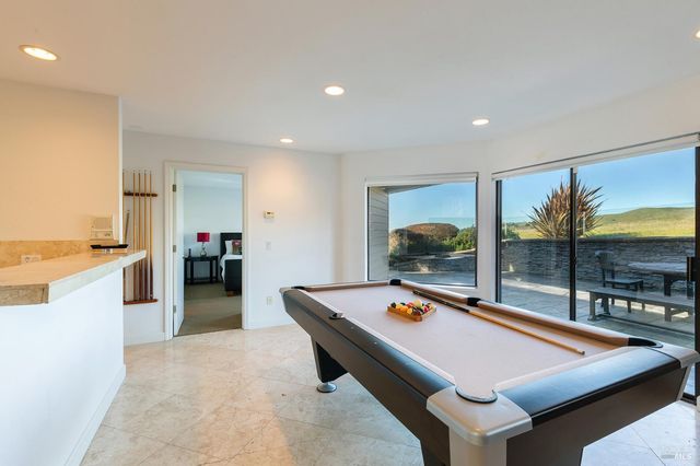 300 Sanderling Ct, Bodega Bay, CA 94923