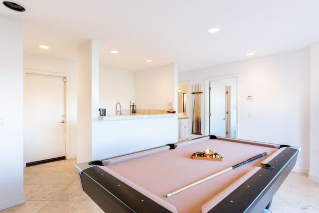 300 Sanderling Ct, Bodega Bay, CA 94923