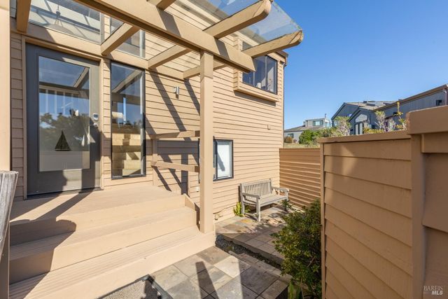 300 Sanderling Ct, Bodega Bay, CA 94923