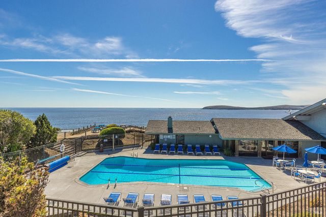 300 Sanderling Ct, Bodega Bay, CA 94923