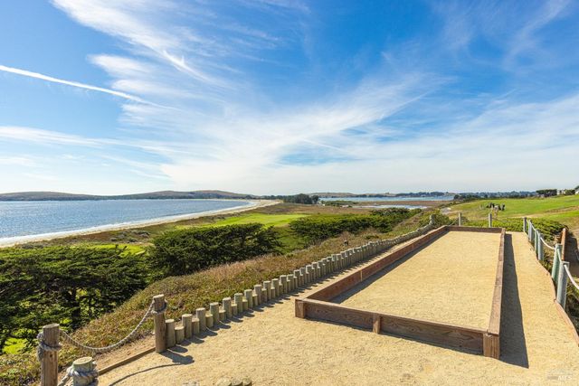 300 Sanderling Ct, Bodega Bay, CA 94923