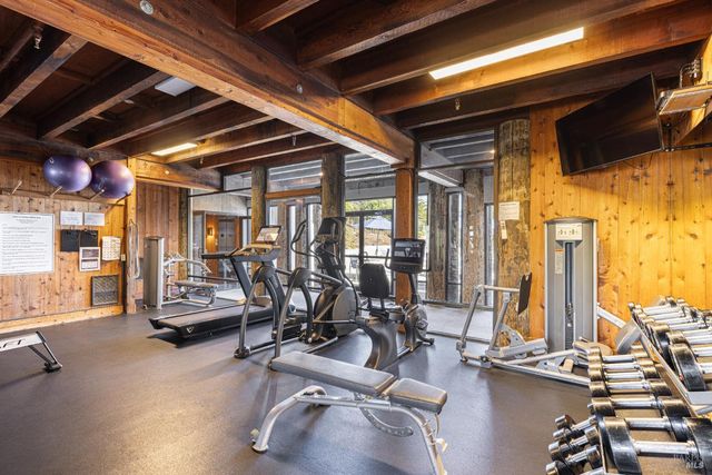 300 Sanderling Ct, Bodega Bay, CA 94923