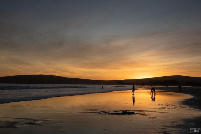 300 Sanderling Ct, Bodega Bay, CA 94923