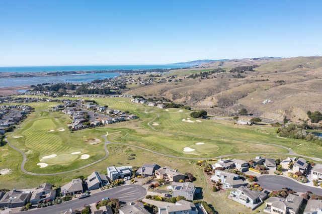300 Sanderling Ct, Bodega Bay, CA 94923