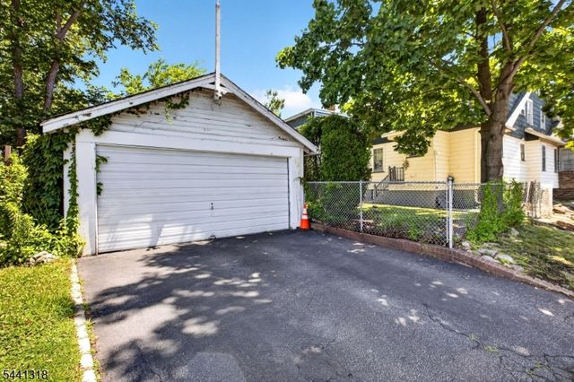 29 Orchard Rd, Maplewood Twp., NJ 07040
