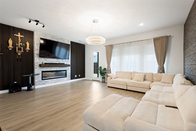 7104 Manhattan Drive, Rowlett, TX 75088