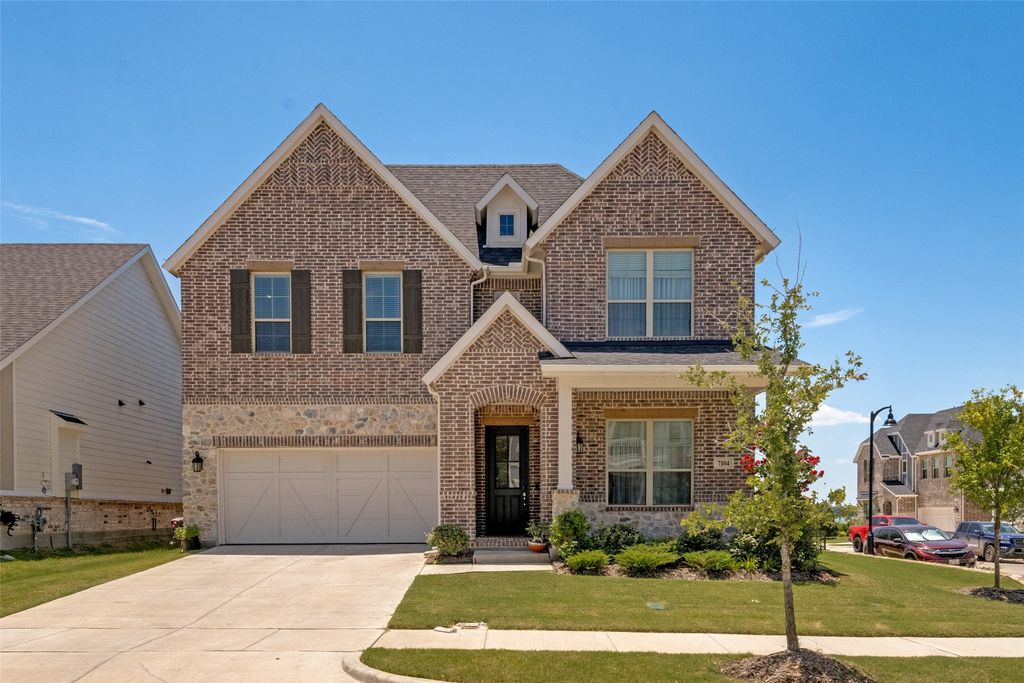 7104 Manhattan Drive, Rowlett, TX 75088