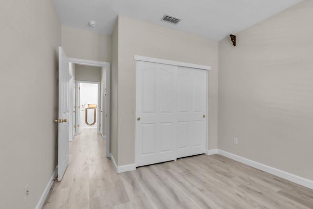 360 N Mill Valley Cir, Sacramento, CA 95835