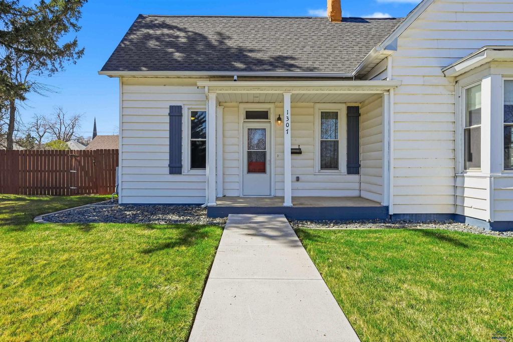 1307 DAVENPORT ST, Sturgis, SD 57785