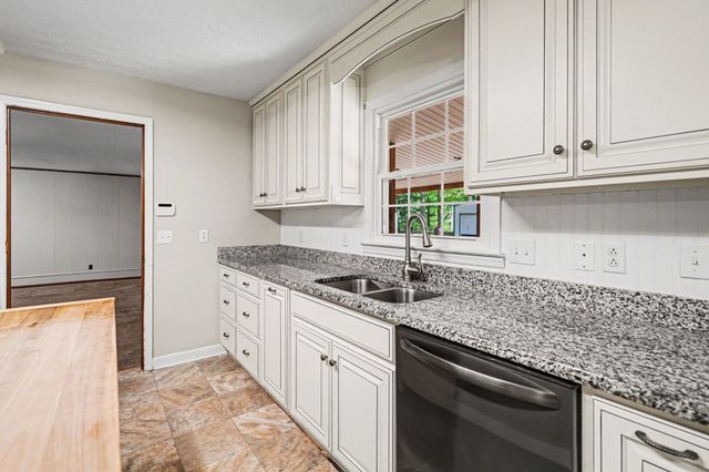 3005 Highway 52, W, Lafayette, TN 37083