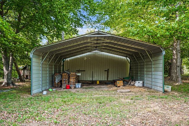 3005 Highway 52, W, Lafayette, TN 37083
