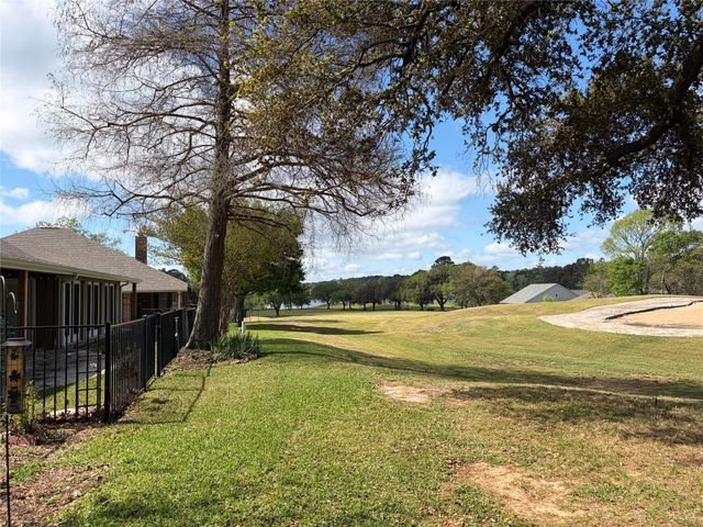 1122 Lakeside Drive, Huntsville, TX 77320