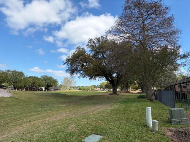 1122 Lakeside Drive, Huntsville, TX 77320