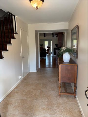 1122 Lakeside Drive, Huntsville, TX 77320