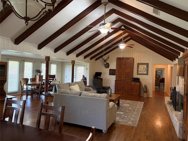 1122 Lakeside Drive, Huntsville, TX 77320