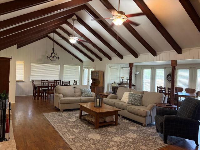 1122 Lakeside Drive, Huntsville, TX 77320