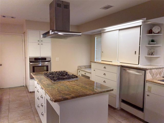 1122 Lakeside Drive, Huntsville, TX 77320