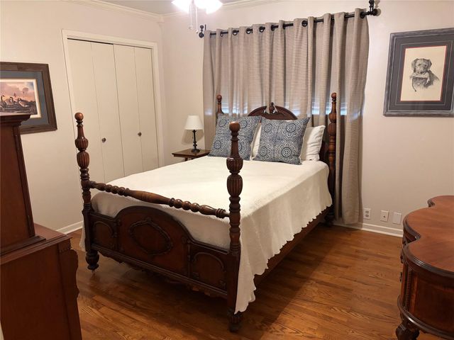 1122 Lakeside Drive, Huntsville, TX 77320