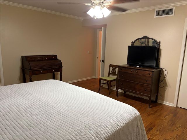 1122 Lakeside Drive, Huntsville, TX 77320