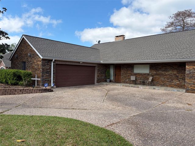 1122 Lakeside Drive, Huntsville, TX 77320