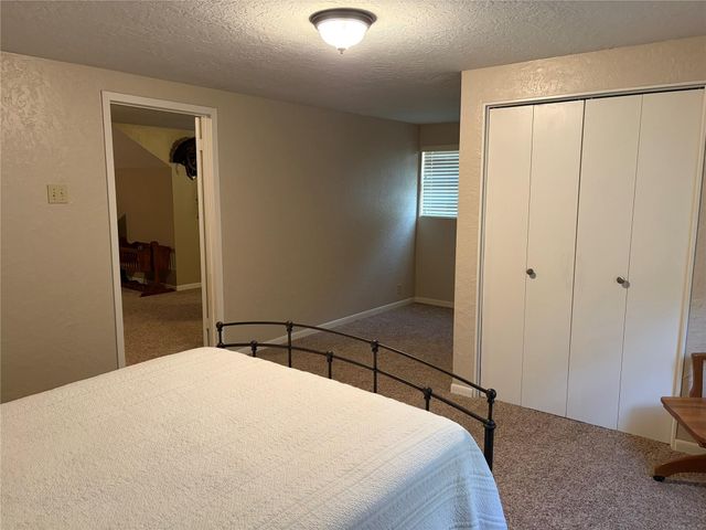 1122 Lakeside Drive, Huntsville, TX 77320