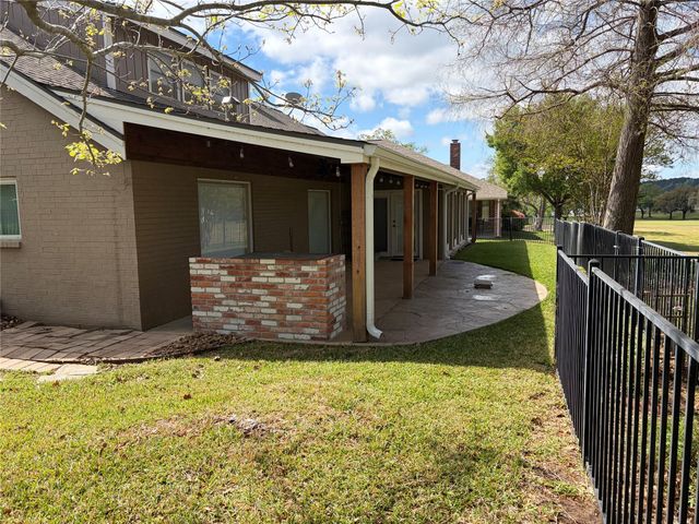 1122 Lakeside Drive, Huntsville, TX 77320