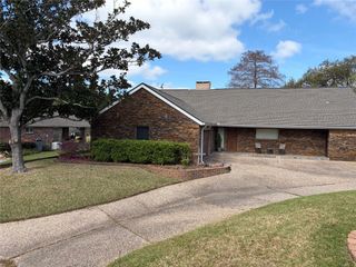 1122 Lakeside Drive, Huntsville, TX 77320