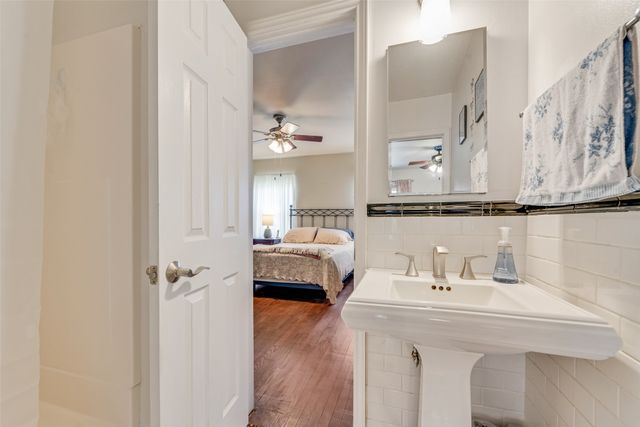 2630 Langdon Avenue, Dallas, TX 75235