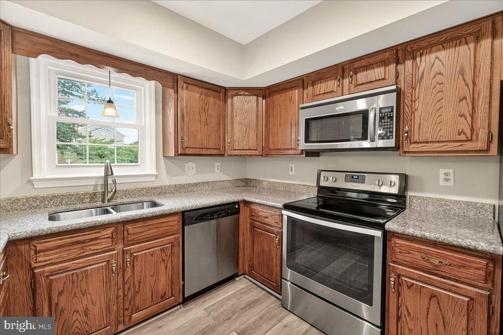 Image 13 of property listing at 8241 WATERSIDE CT, Frederick, MD 21701