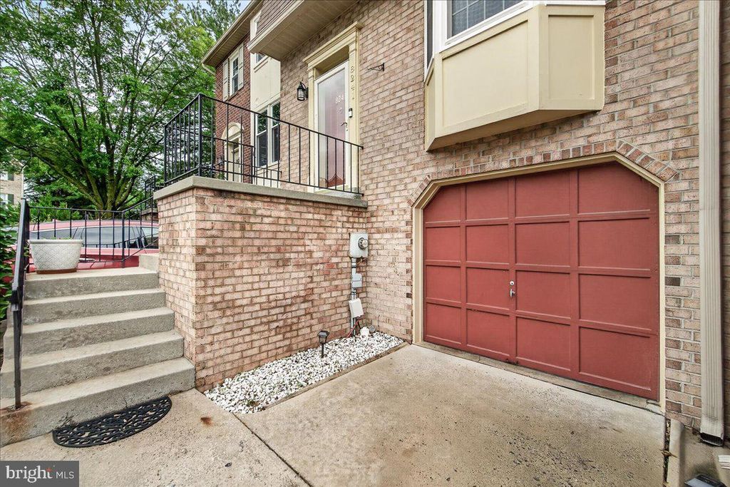 Image 3 of property listing at 8241 WATERSIDE CT, Frederick, MD 21701
