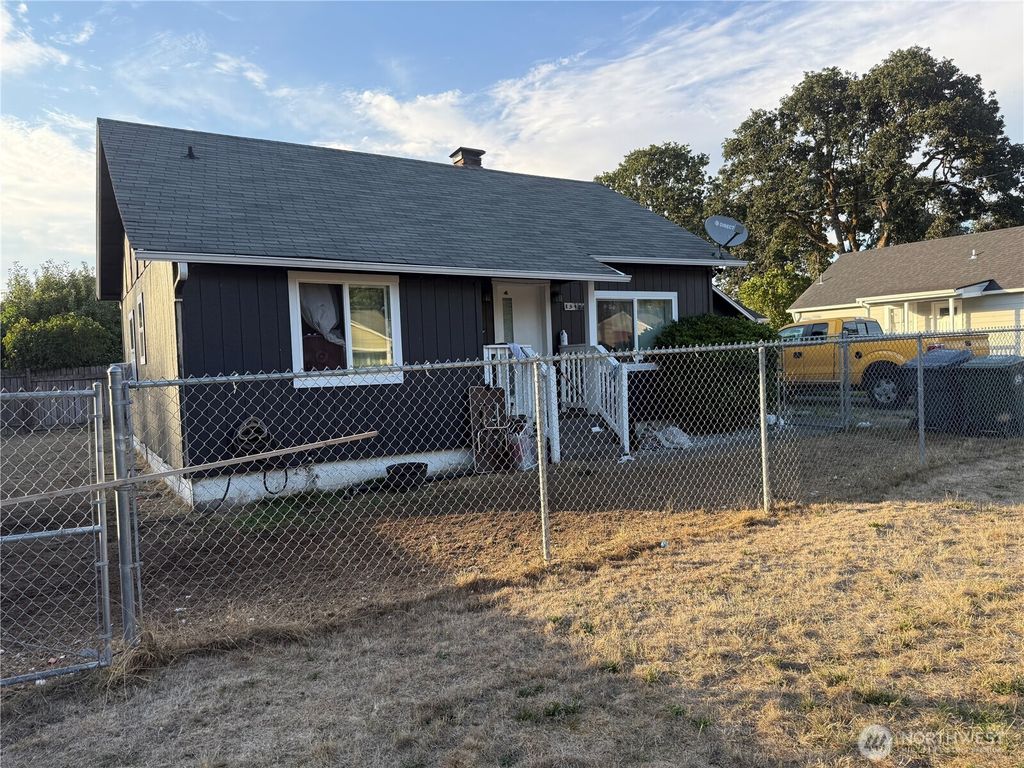 15406 Grant Avenue SW, Lakewood, WA 98498