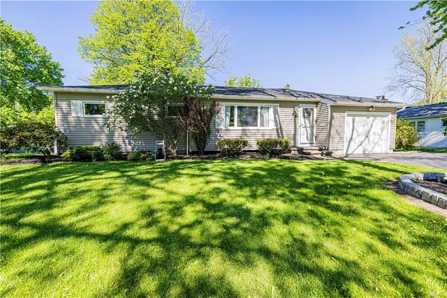 55 Hillside Road, Penfield, NY 14526