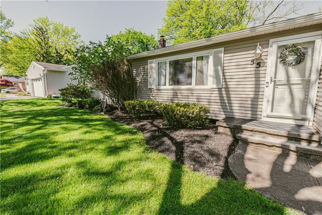 55 Hillside Road, Penfield, NY 14526